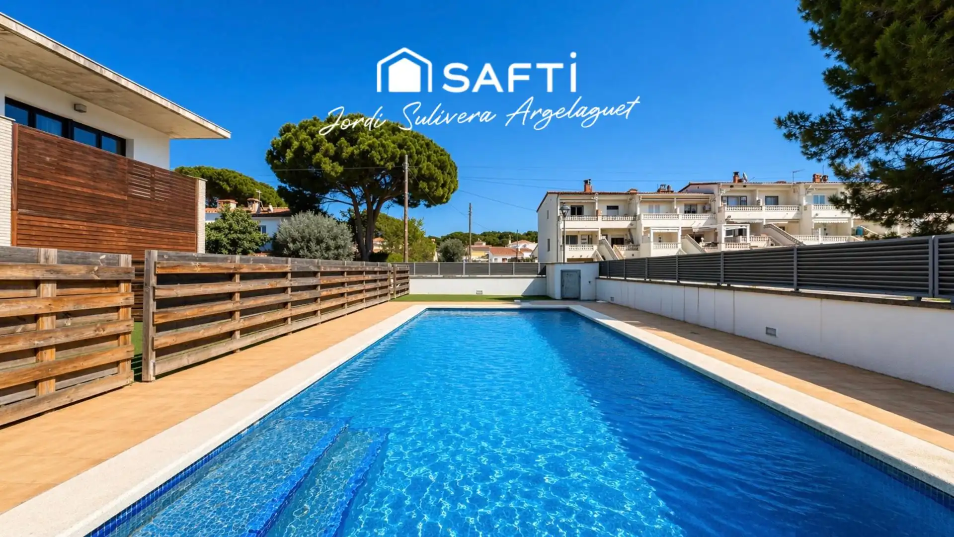 Piscina de Casa adosada en venta en L'Escala con Aire acondicionado, Terraza y Balcón