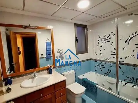 Badezimmer von Wohnung zum Verkauf in La Gineta mit Heizung, Terrasse und Möbliert