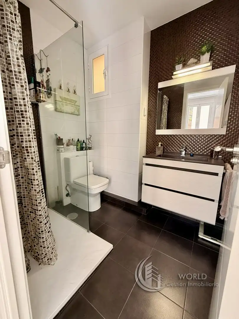 Badezimmer von Wohnung zum Verkauf in Madrid mit Klimaanlage, Heizung und Möbliert