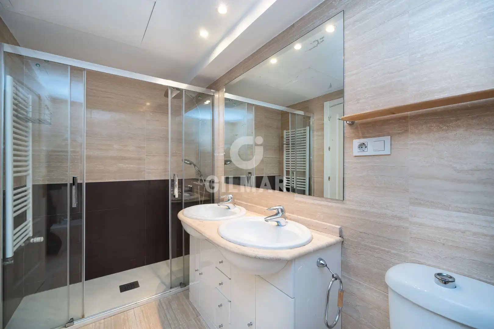 Bathroom of Flat for sale in Madrid  with Heating, Private garden and Storage room