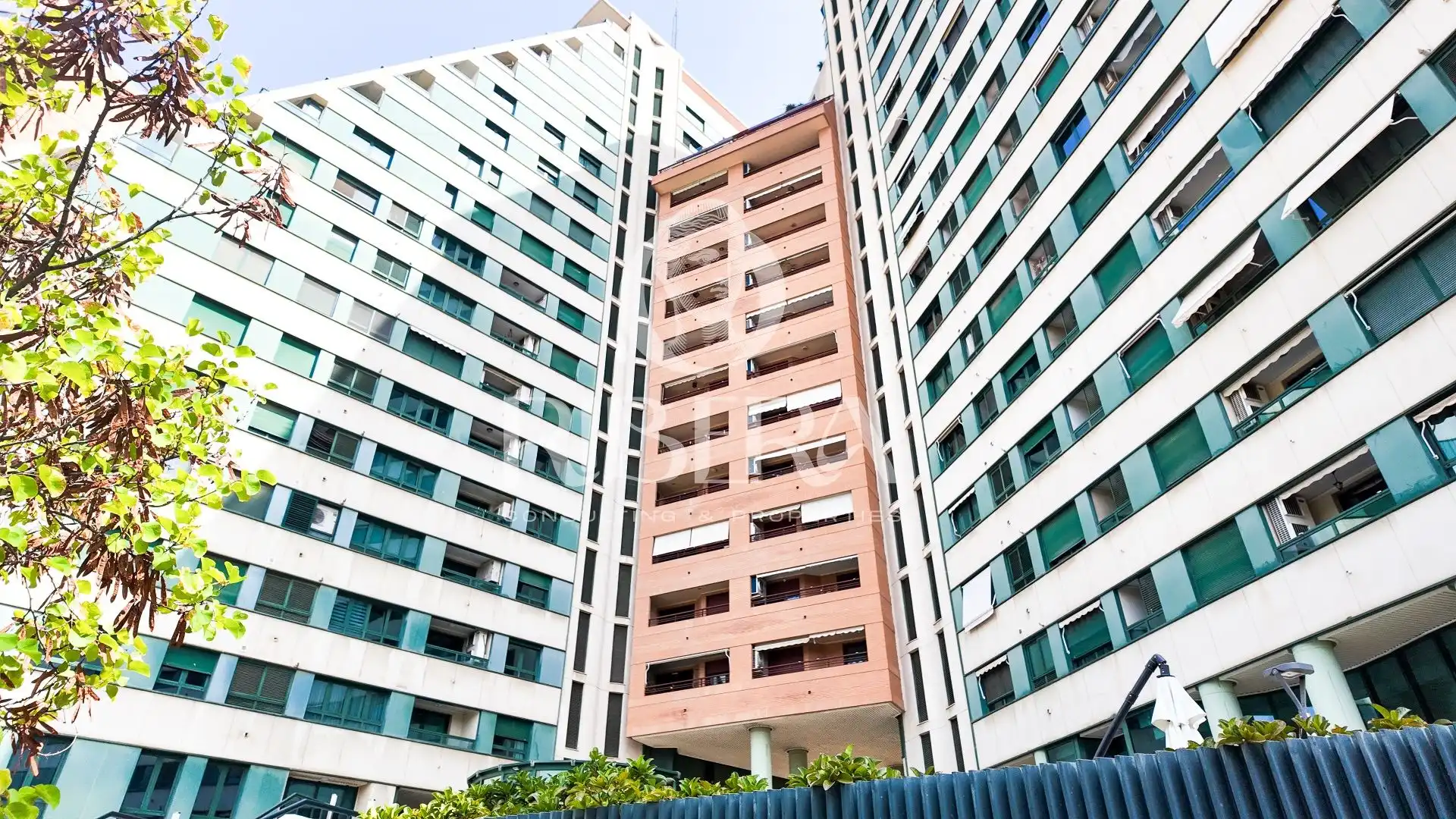 Außenansicht von Wohnung zur Miete in Valencia mit Klimaanlage, Heizung und Terrasse
