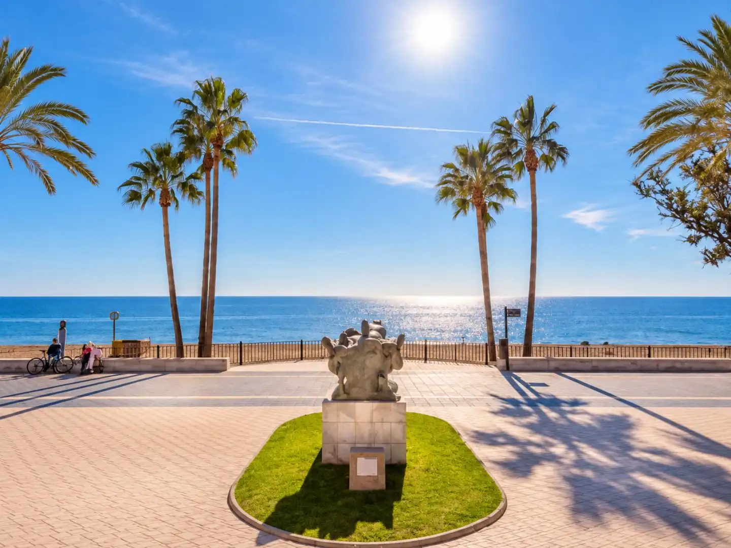 Vista exterior de Pis en venda en Marbella amb Aire condicionat i Balcó