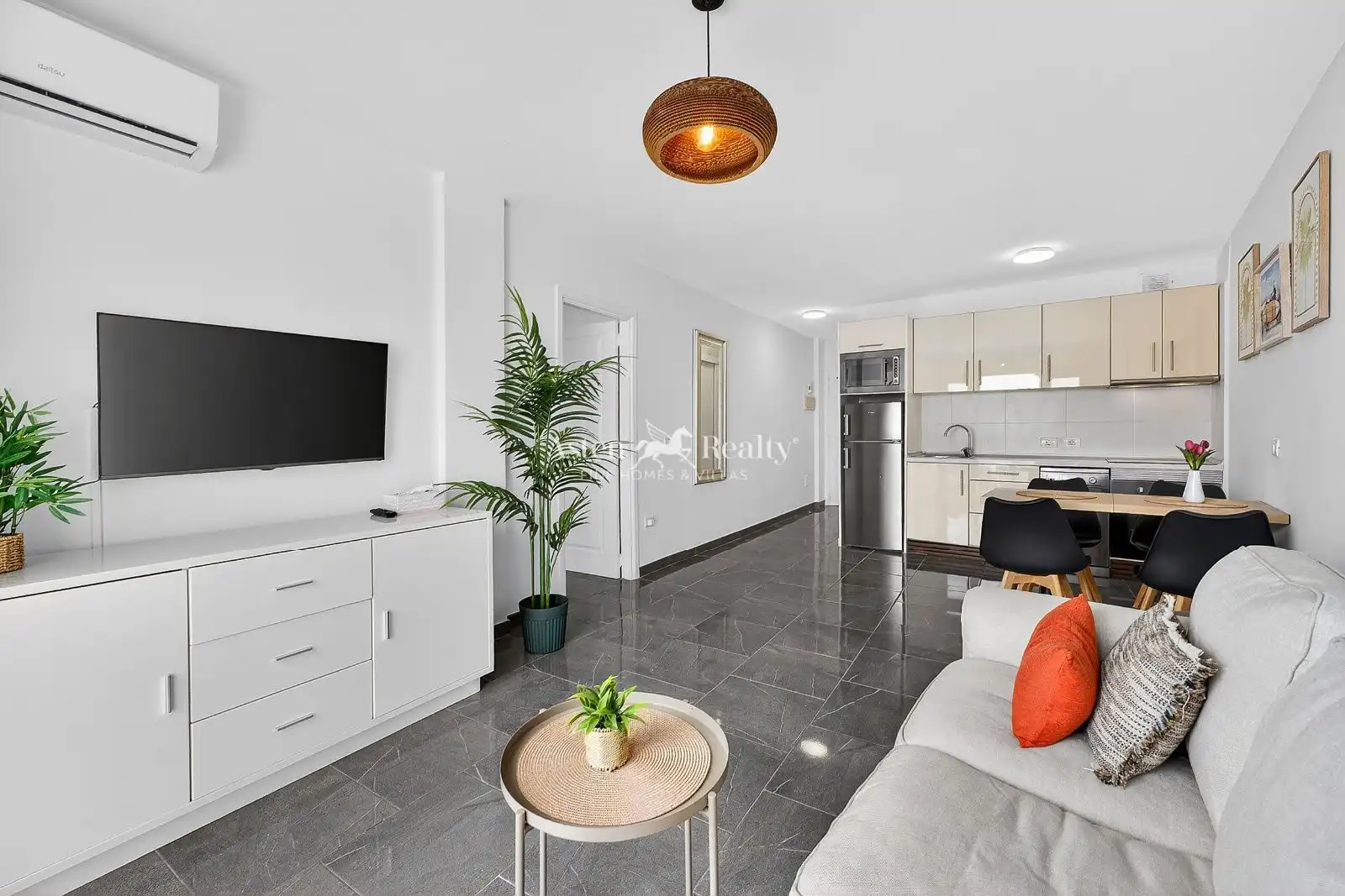 Sala d'estar de Apartament en venda en Adeje amb Aire condicionat, Terrassa i Piscina