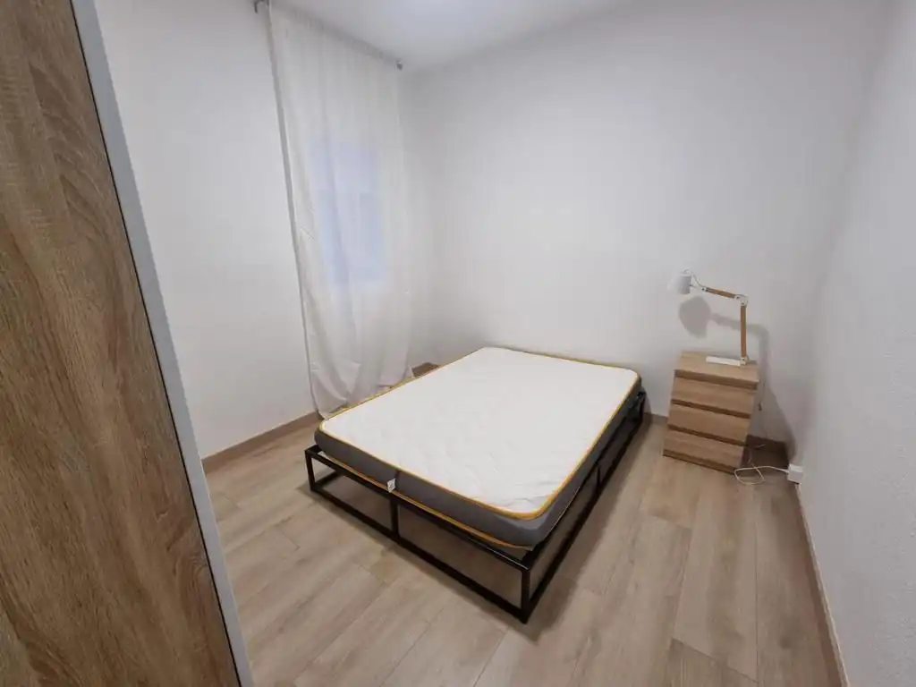 Dormitori de Pis de lloguer en Lleida amb Aire condicionat, Calefacció i Parquet