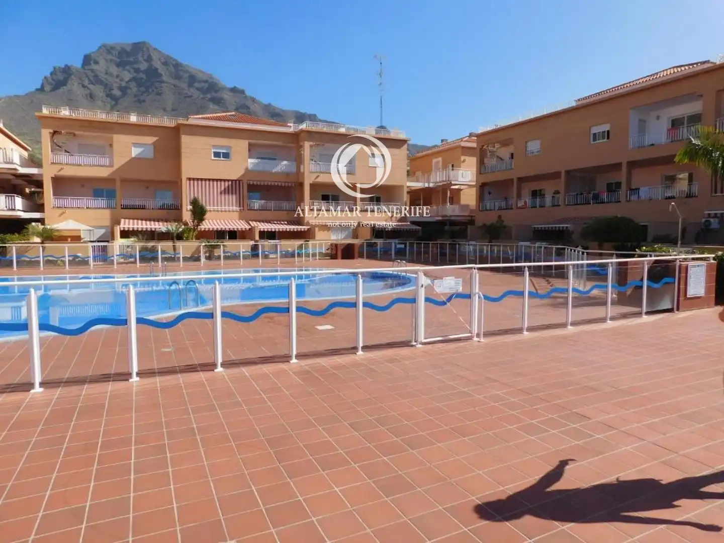 Außenansicht von Wohnungen zur Miete in Adeje mit Terrasse, Schwimmbad und Möbliert