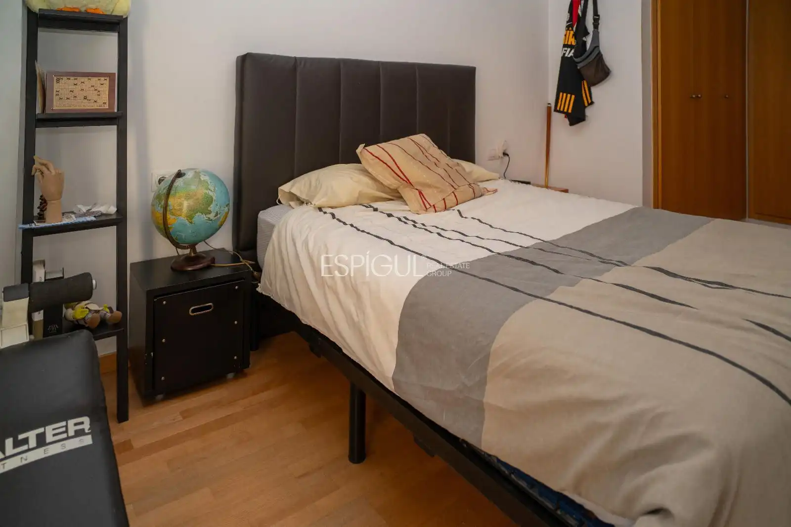 Bedroom of Flat for sale in Girona  with Air Conditioner, Heating and Terrace