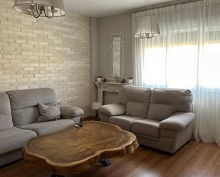 Living room of Single-family semi-detached for sale in Cáceres Capital  with Air Conditioner, Heating and Private garden
