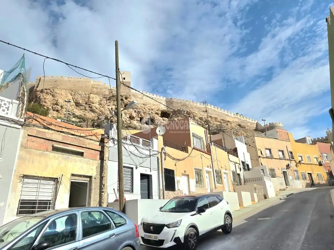 Vista exterior de Casa adosada en venta en Almería con Calefacción