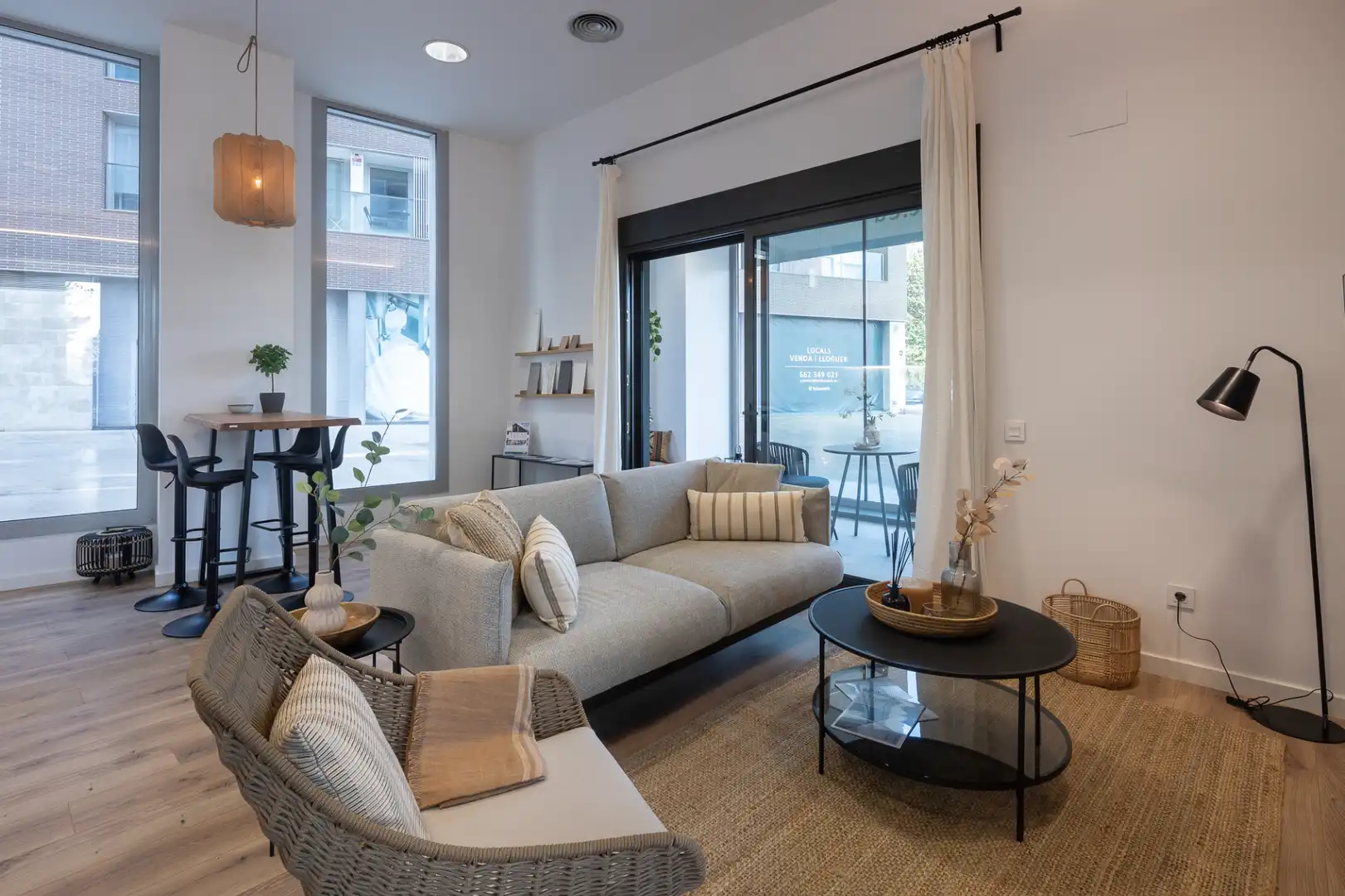 Bajo de obra nueva con terraza en venta en Carrer dels Pellaires, imagen 2