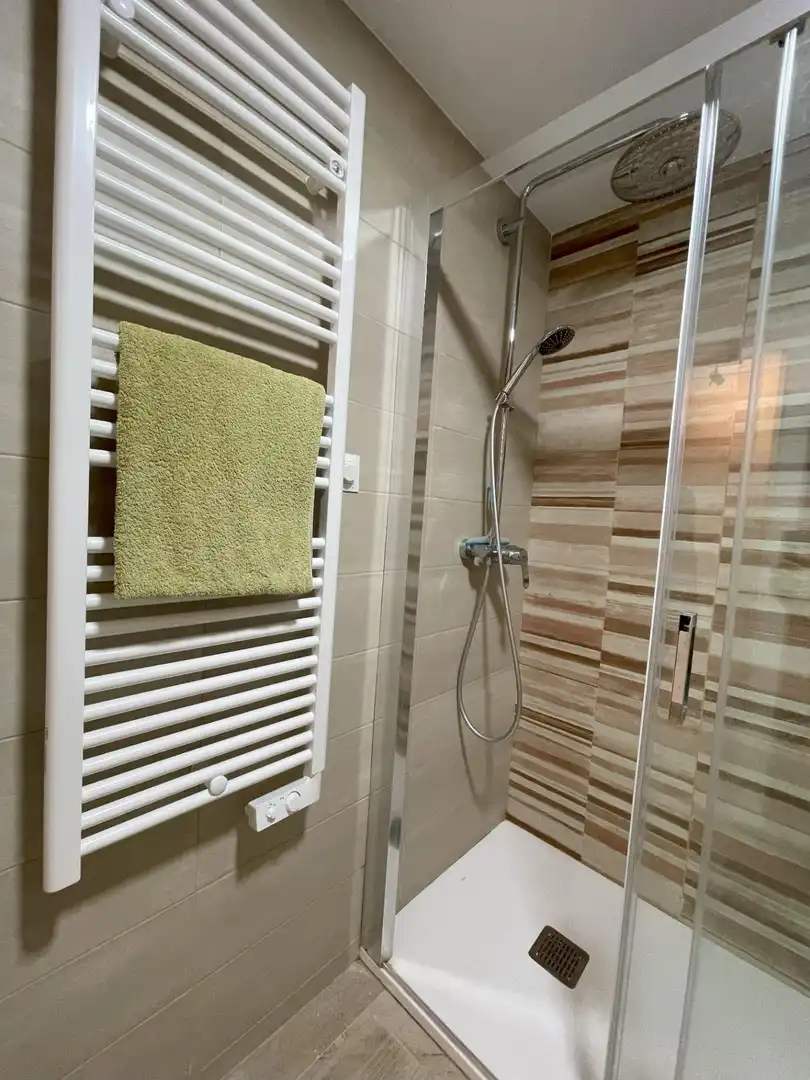 Bathroom of Flat for sale in Torremolinos  with Air Conditioner, Terrace and Community pool