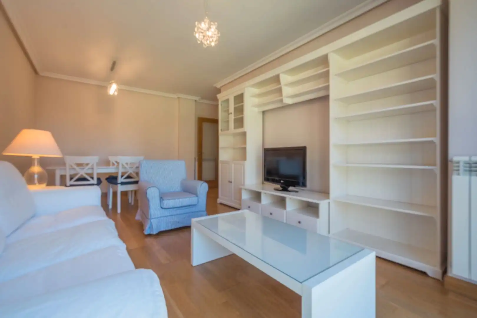 Living room of Flat for rent in Oviedo   with Heating, Parquet flooring and Terrace