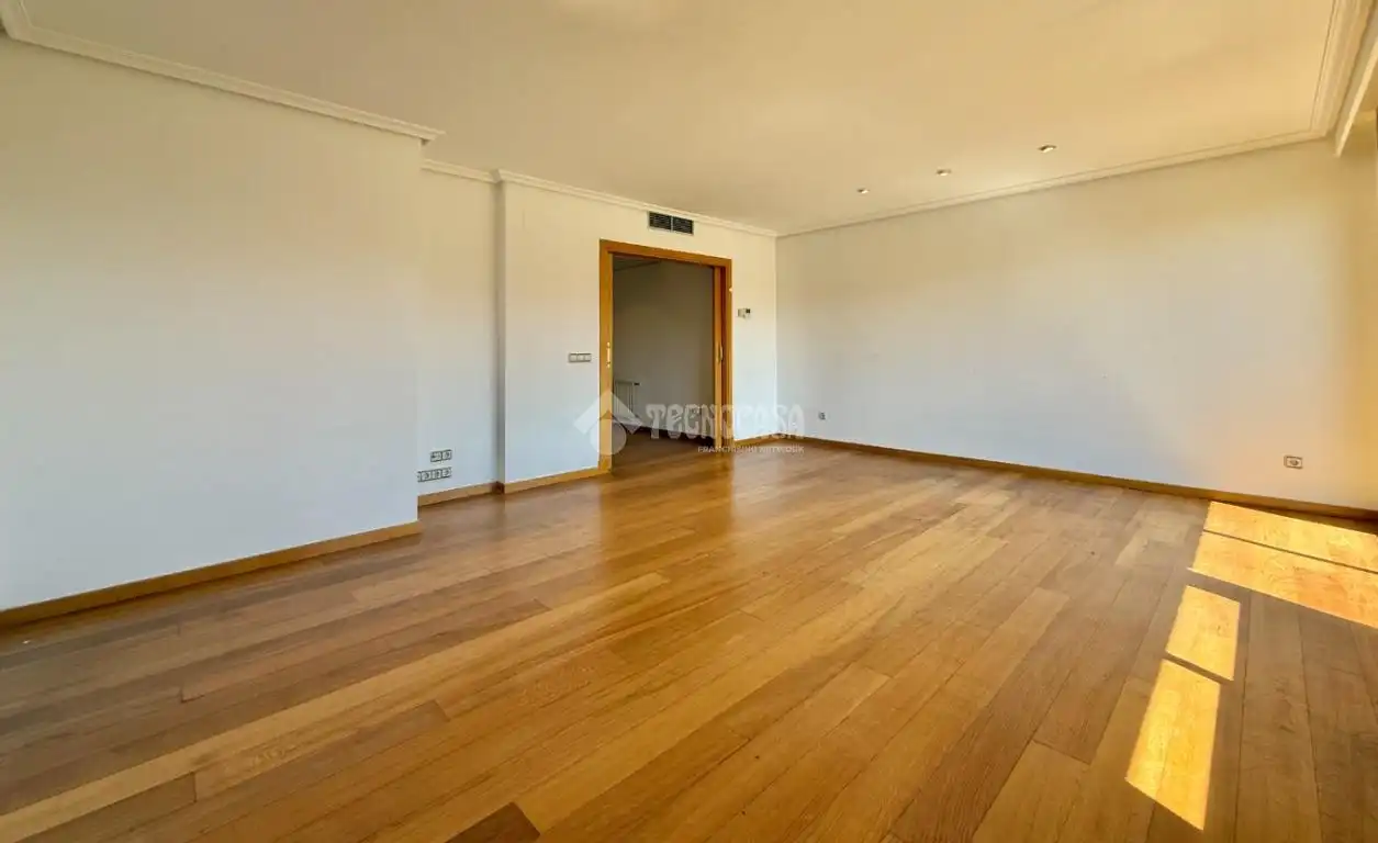 Living room of Flat for sale in Madrid  with Air Conditioner, Heating and Storage room