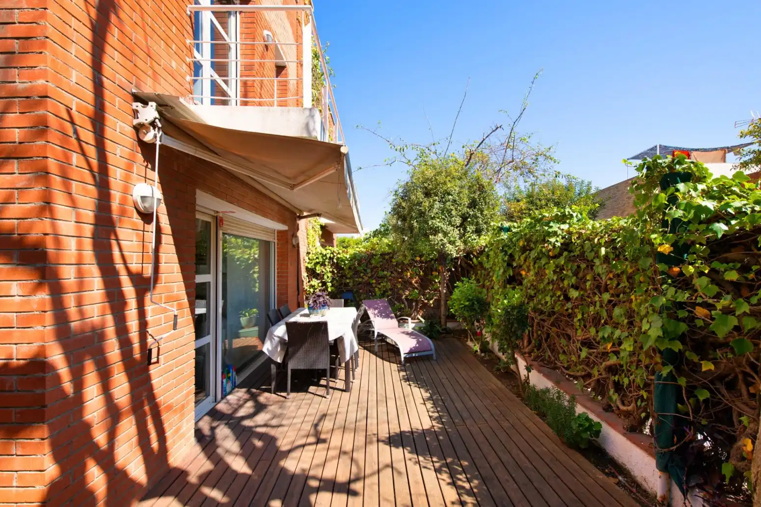 Terrasse von Einfamilien-Reihenhaus zum Verkauf in Sant Joan Despí mit Heizung und Parkett