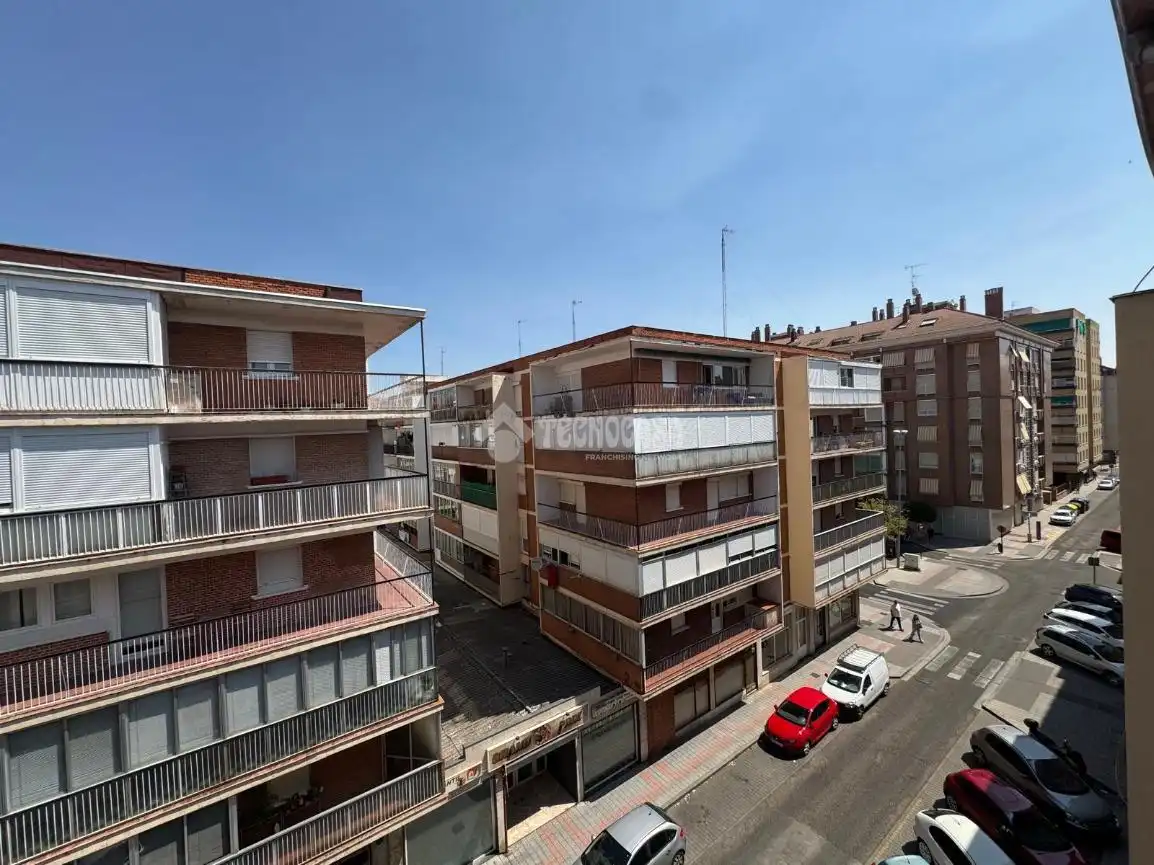 Vista exterior de Pis en venda en Palencia amb Calefacció i Parquet