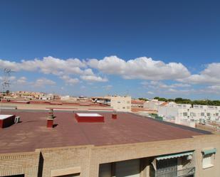 Vista exterior de Àtic en venda en San Pedro del Pinatar amb Terrassa i Balcó