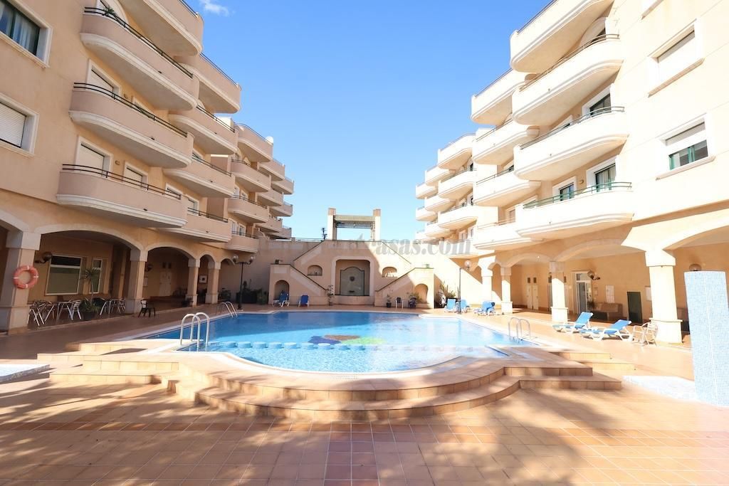 Piscina de Apartament en venda en Orihuela amb Aire condicionat, Calefacció i Piscina comunitària