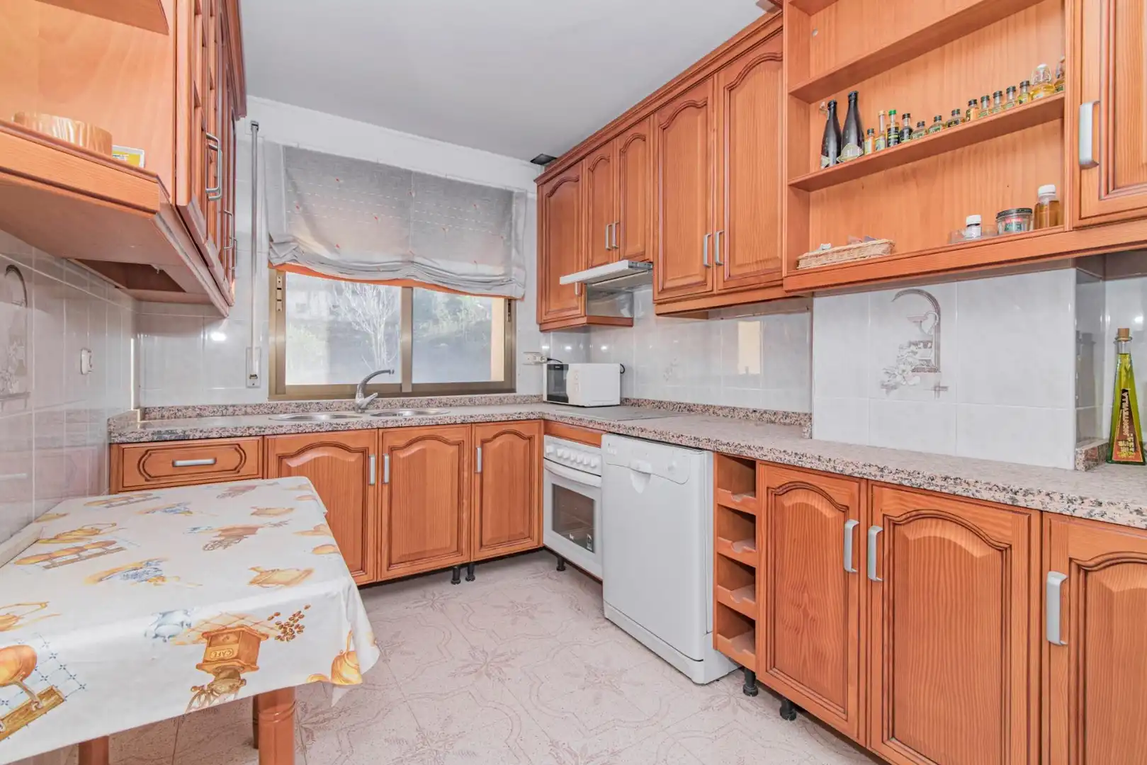 Küche von Wohnung zum Verkauf in Montefrío mit Balkon