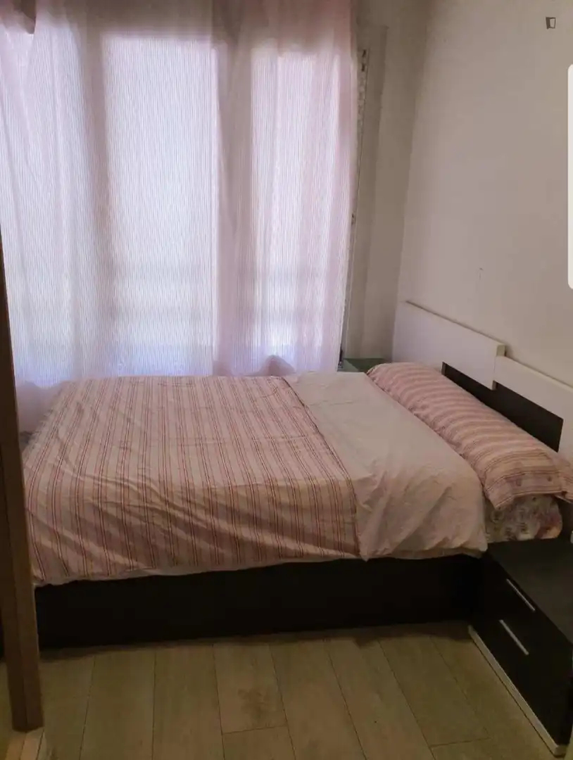 Dormitori de Apartament per a compartir en Barcelona amb Aire condicionat, Calefacció i Moblat
