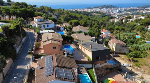 R02647 CASA CON PISCINA, VISTAS AL MAR Y PLACAS SOLARES EN ROCA GROSSA, LLORET DE MAR.