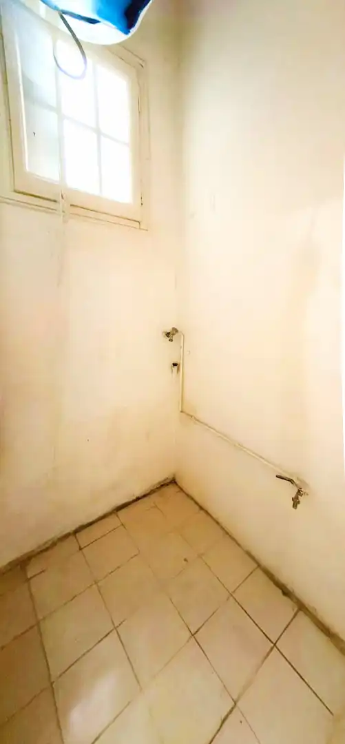 Baño de Piso de alquiler en Barcelona con Aire acondicionado, Horno y Balcón