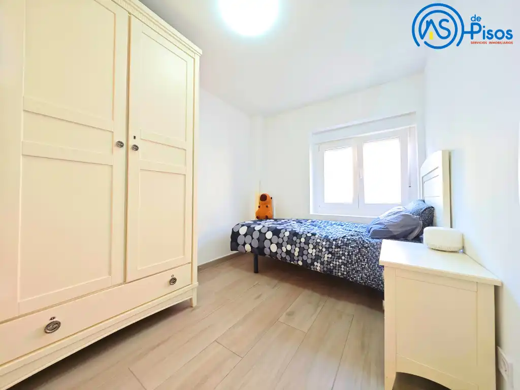 Bedroom of Flat for rent in Zaragoza  with Air Conditioner, Heating and Parquet flooring