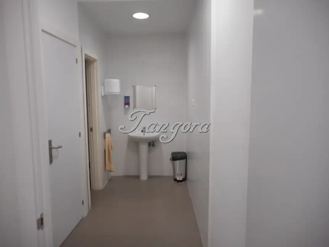 Baño de Local de alquiler en Getxo  con Aire acondicionado, Parquet y Alarma