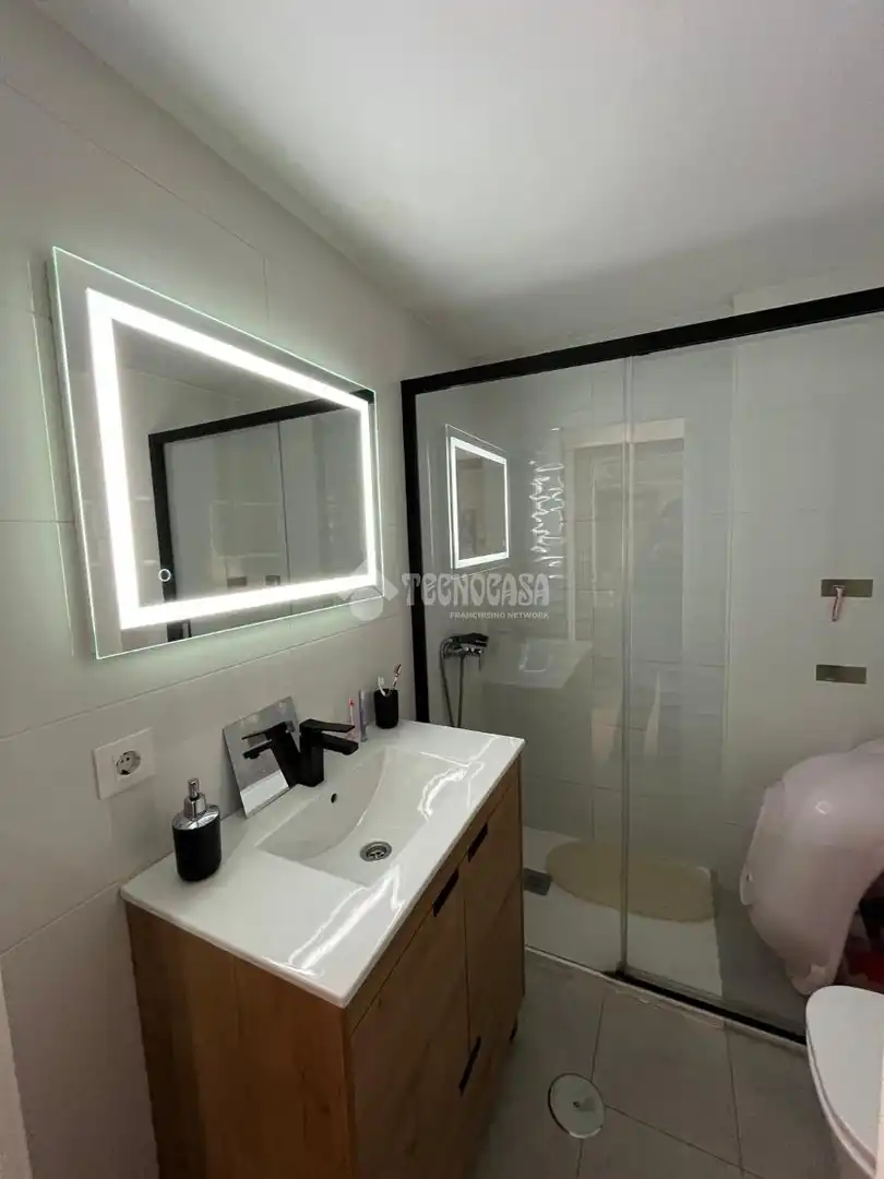 Baño de Piso en venta en Sevilla con Calefacción, Terraza y Amueblado