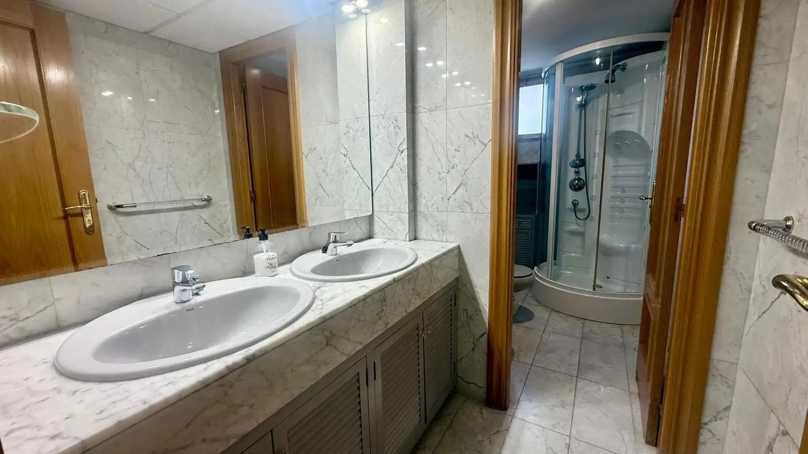 Bathroom of Flat for rent in Zaragoza  with Air Conditioner, Heating and Parquet flooring