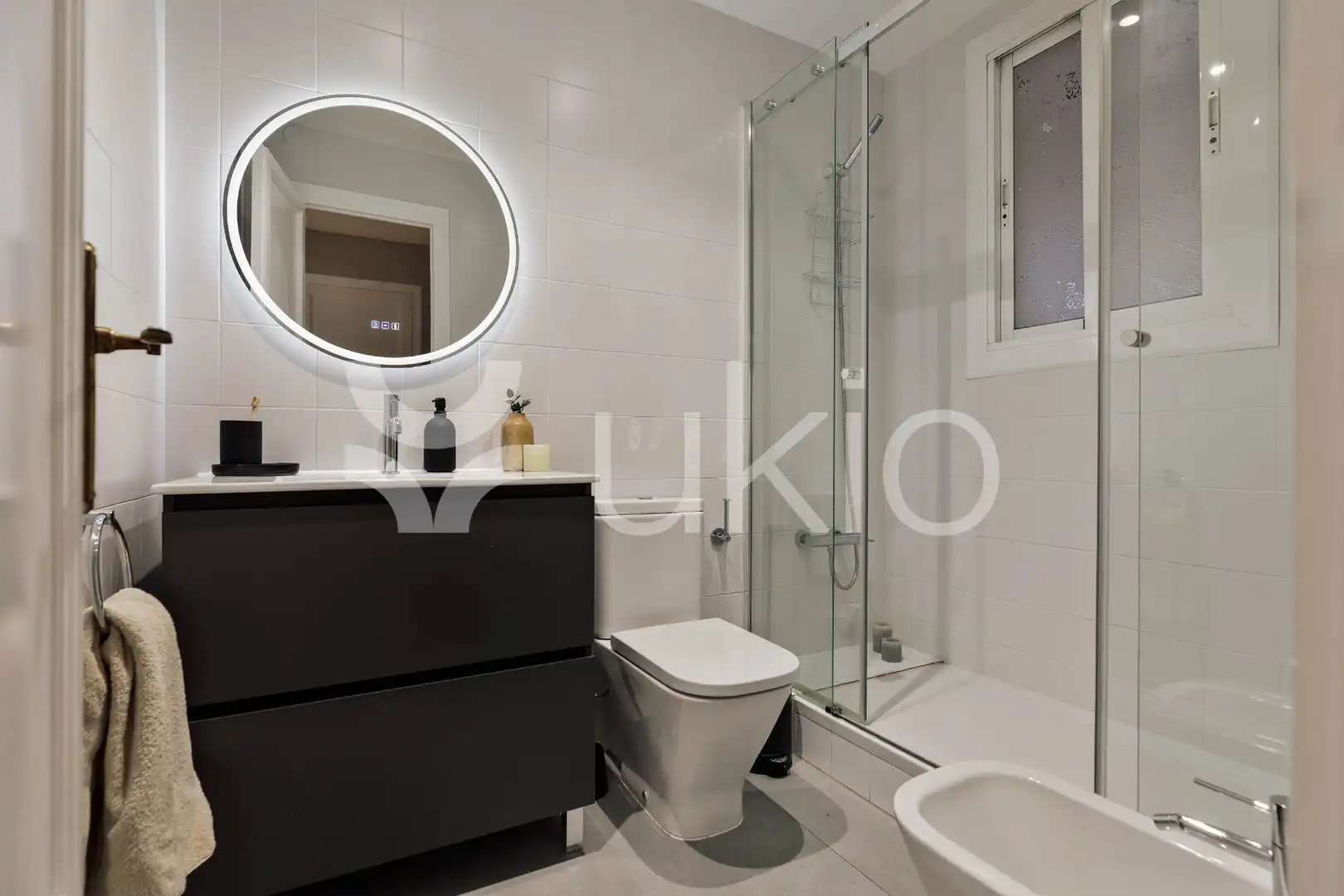 Baño de Apartamento de alquiler en Barcelona con Aire acondicionado, Calefacción y Amueblado