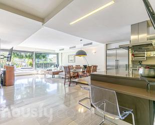 Sala d'estar de Casa o xalet en venda en  Barcelona Capital amb Aire condicionat, Calefacció i Jardí privat
