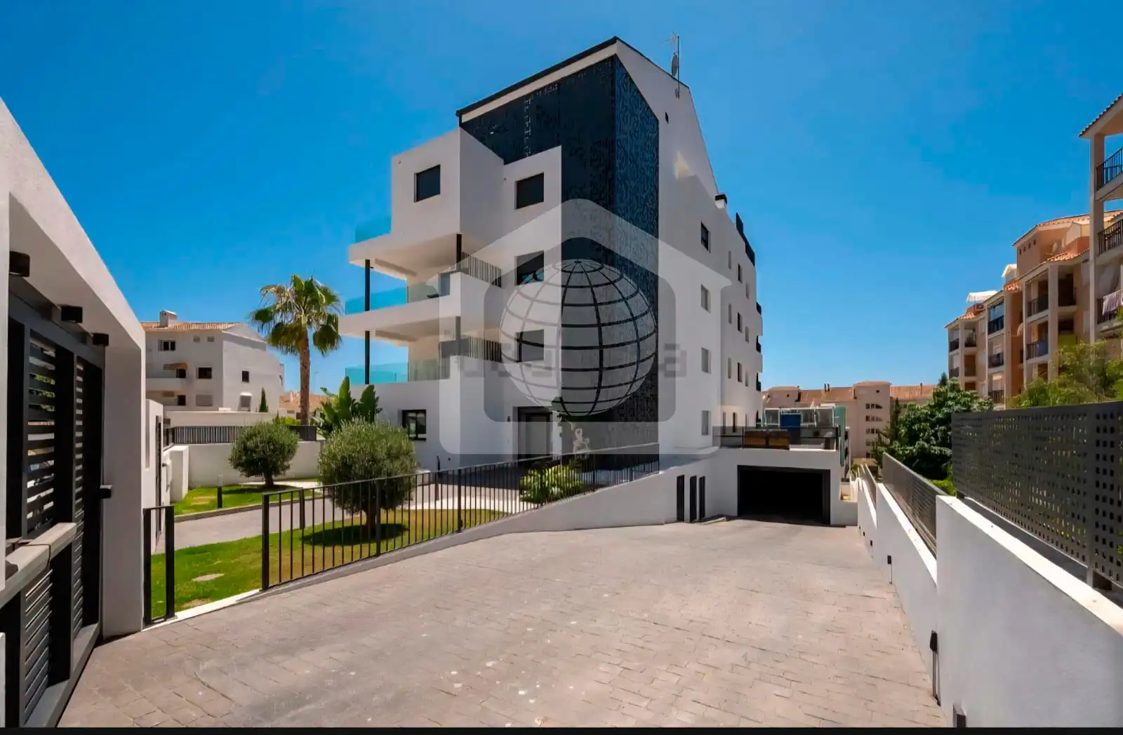 Vista exterior de Piso en venta en Benalmádena con Aire acondicionado, Calefacción y Terraza