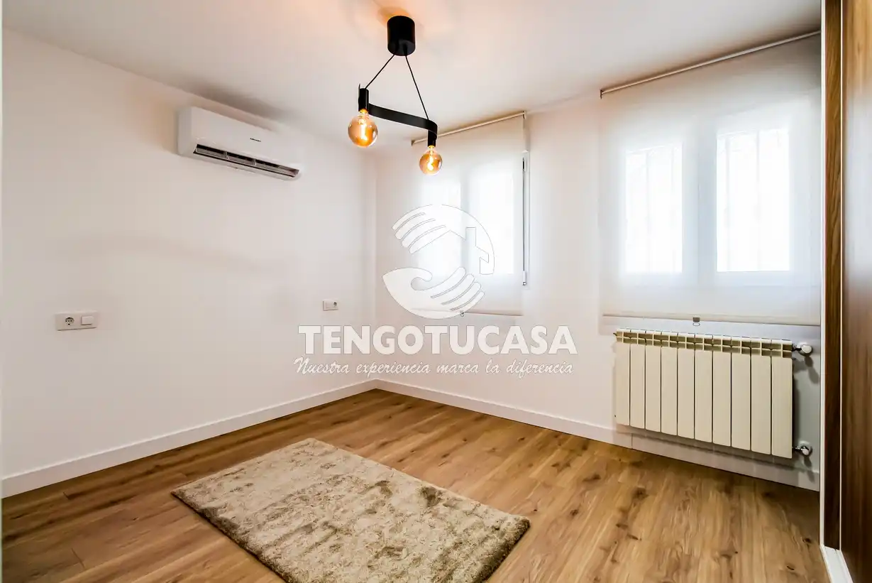 Bedroom of Flat for rent in Madrid  with Air Conditioner, Heating and Furnished
