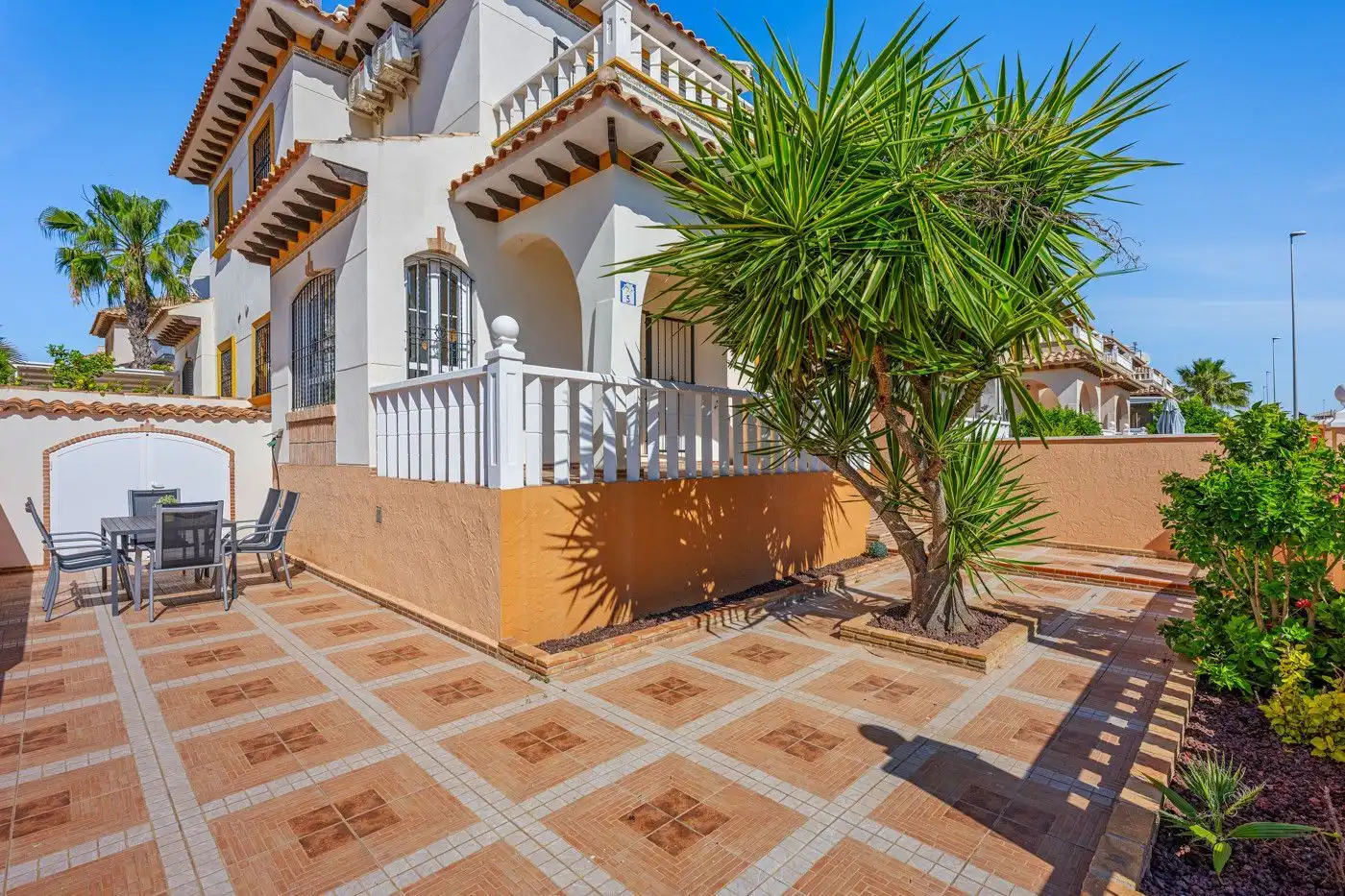 Vista exterior de Casa adosada en venta en Orihuela con Aire acondicionado, Jardín privado y Terraza