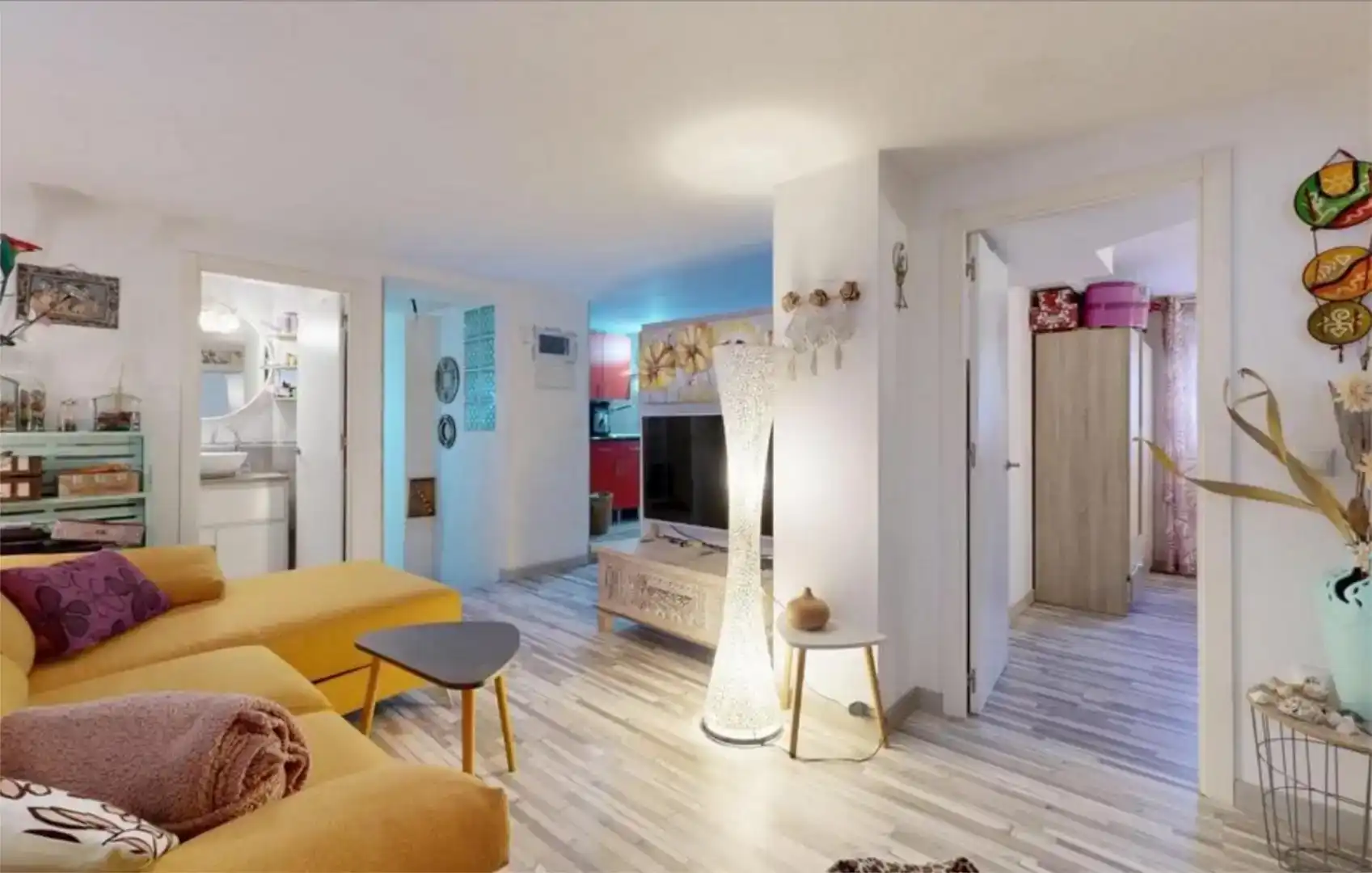 Living room of Commercial properties for rent in Oliva  with Air Conditioner