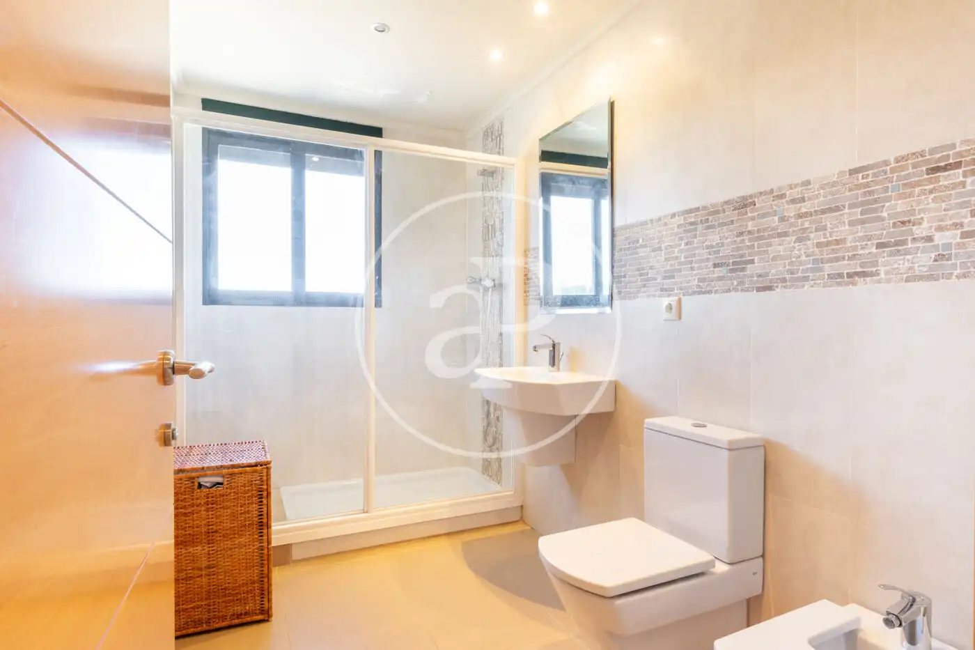 Baño de Finca rústica en venta en Torrent con Aire acondicionado, Calefacción y Jardín privado