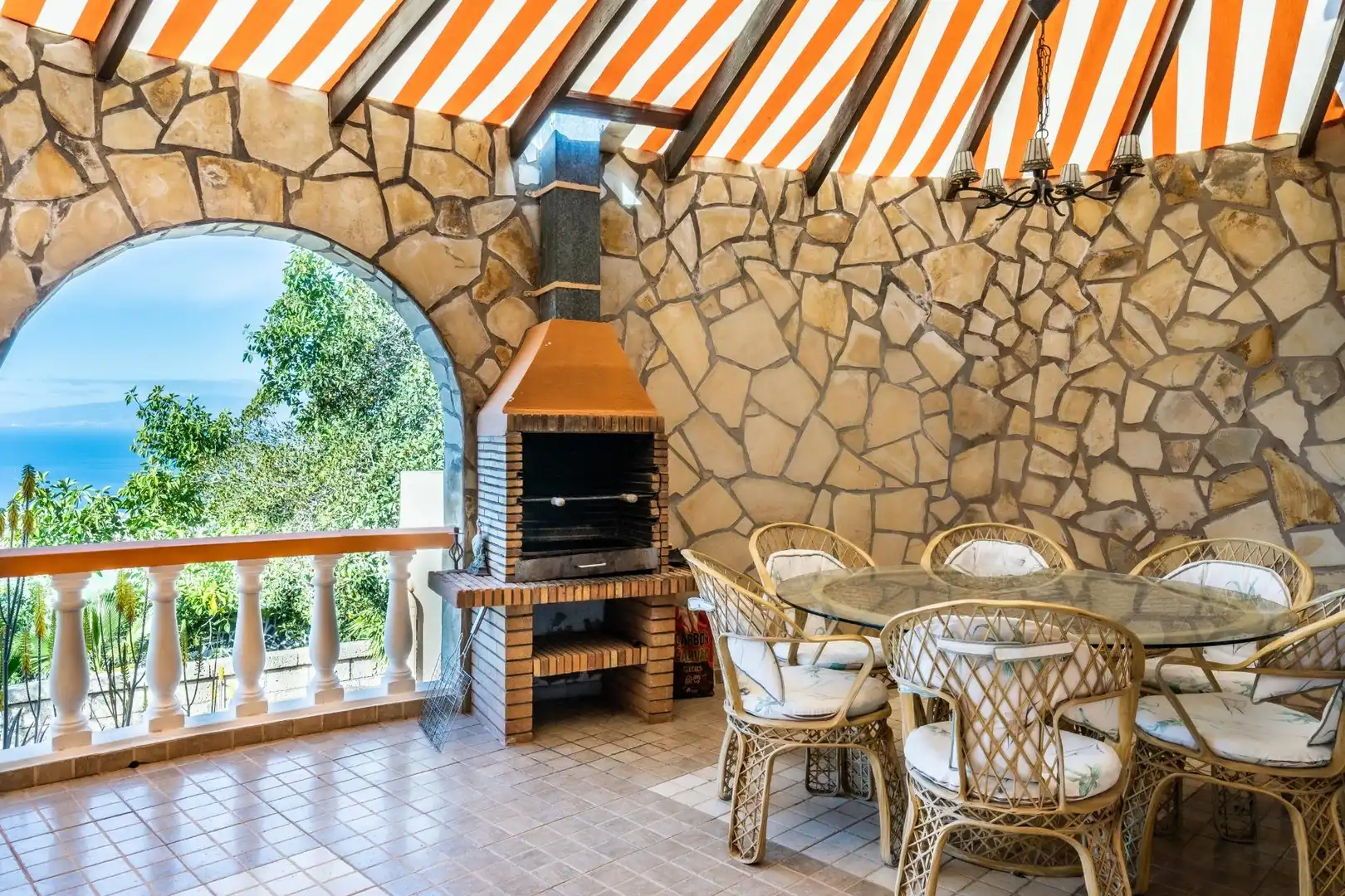 Terrassa de Casa o xalet en venda en Guía de Isora amb Aire condicionat, Jardí privat i Terrassa