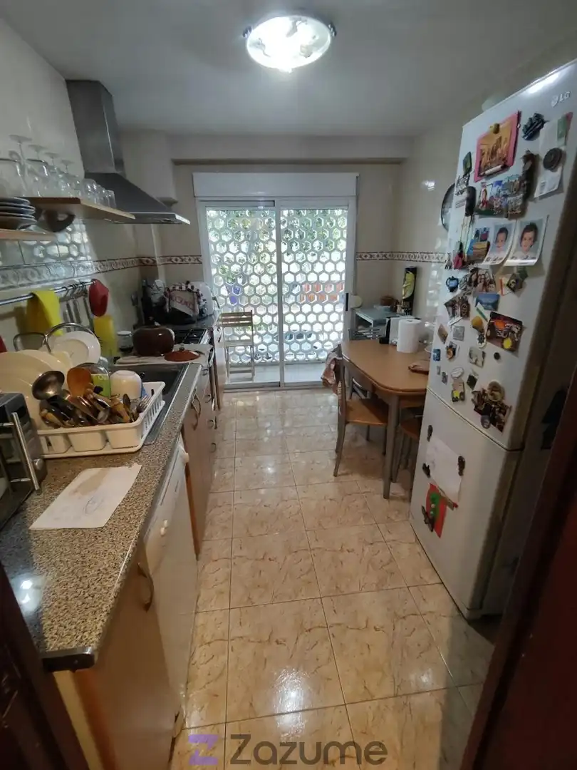 Cuina de Pis de lloguer en Valencia amb Aire condicionat, Calefacció i Moblat