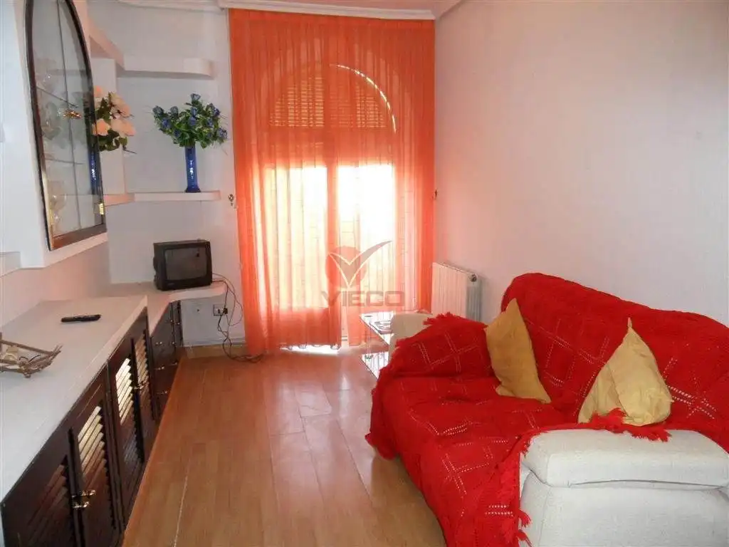 Sala de estar de Piso de alquiler en Cuenca con Calefacción y Amueblado
