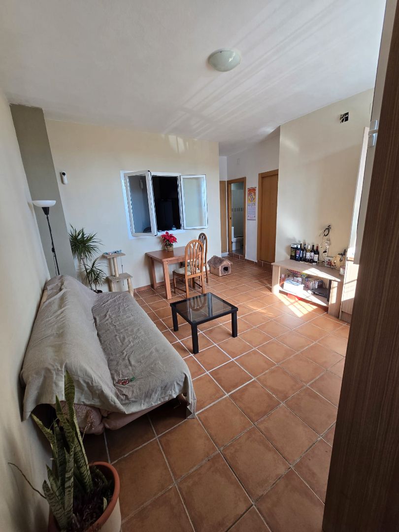 Sala d'estar de Local en venda en Almuñécar amb Terrassa i Moblat