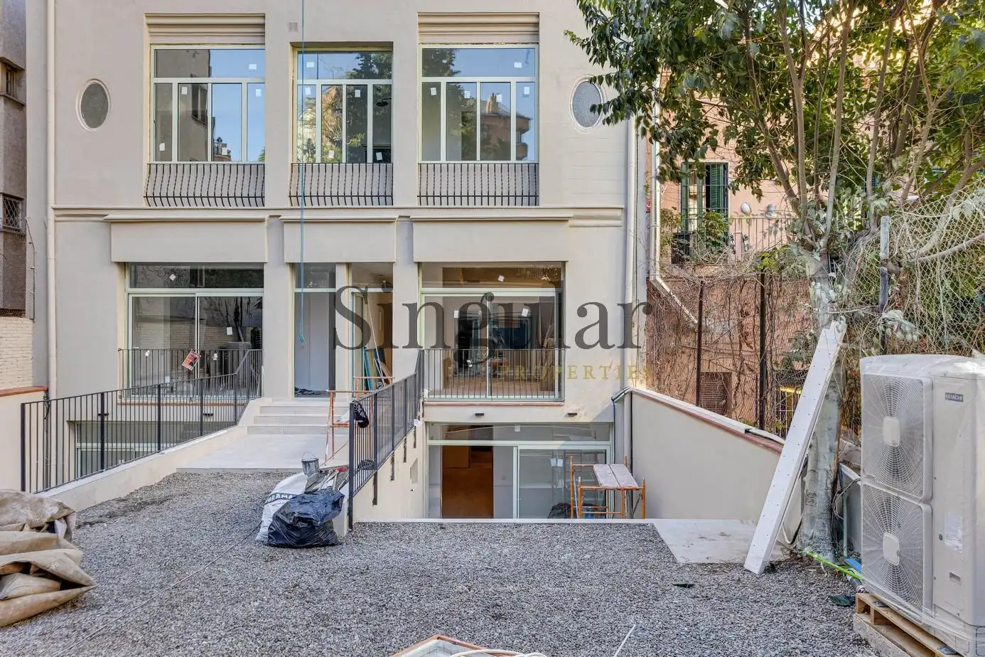Exterior view of Duplexes for sale in Barcelona  with Air Conditioner, Heating and Private garden