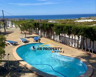 Vista exterior de Casa o xalet en venda en Nerja amb Aire condicionat, Terrassa i Piscina