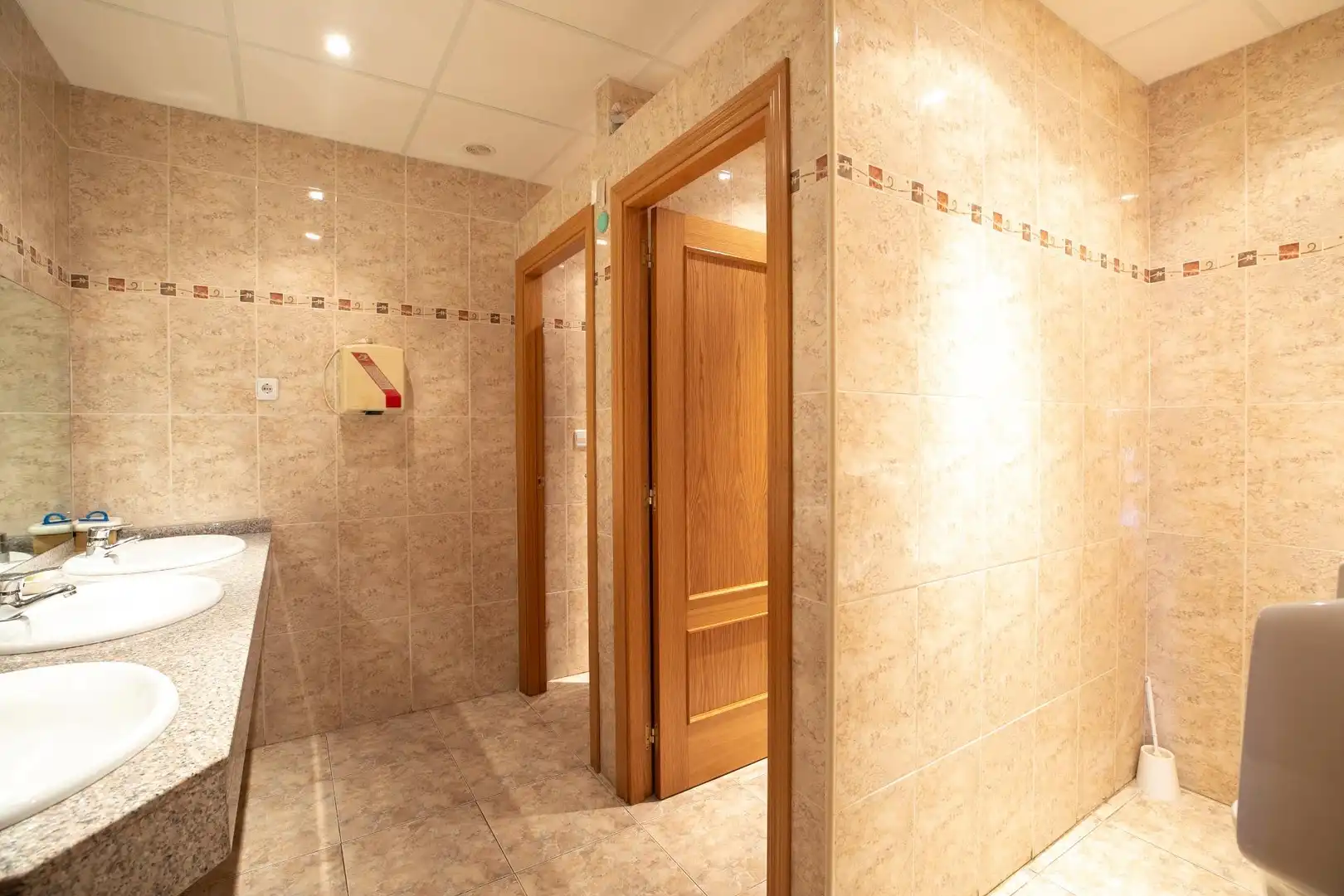 Badezimmer von Gebäude zum Verkauf in Puente la Reina de Jaca