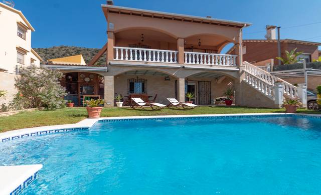 Casa-chalet en Venta en Carrer Assutzena en Nou Vendrell