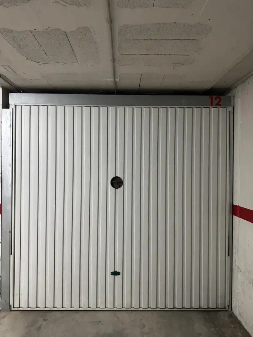 Aparcament de Pis en venda en Olot amb Aire condicionat, Calefacció i Traster