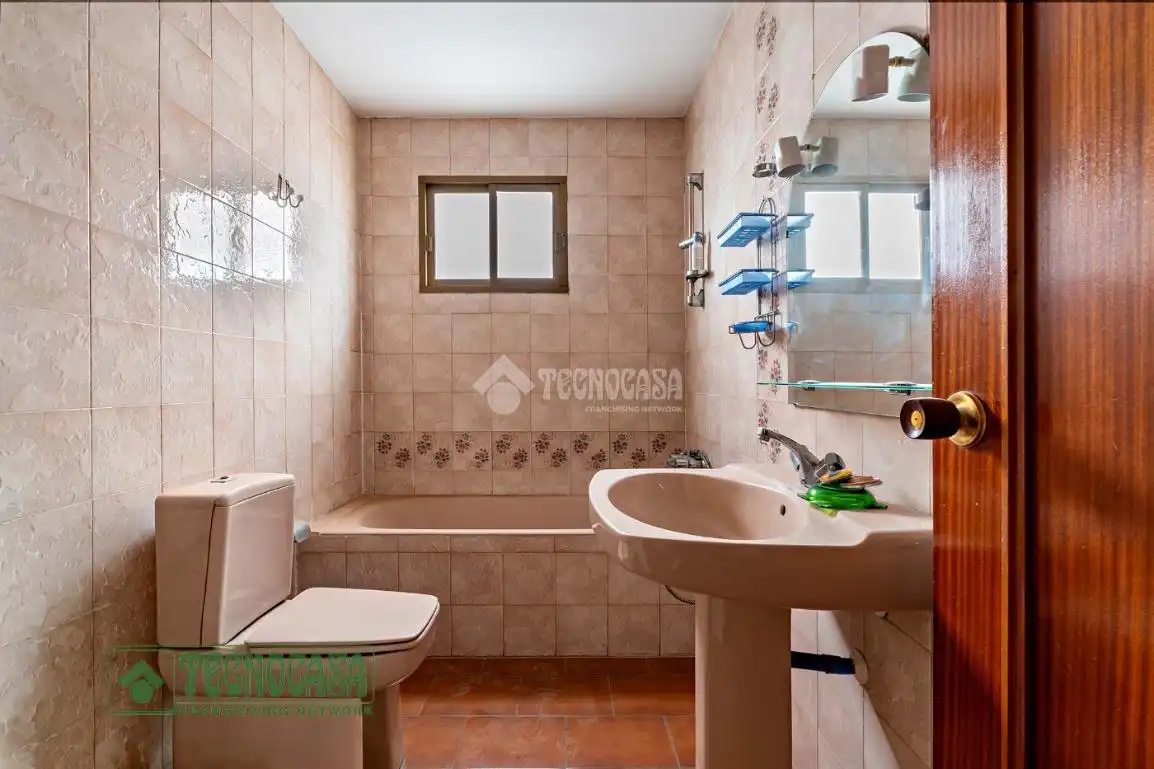 Badezimmer von Wohnung zum Verkauf in El Ejido mit Klimaanlage und Balkon