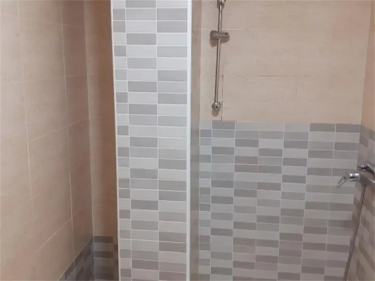 Bany de Pis en venda en Plasencia amb Aire condicionat