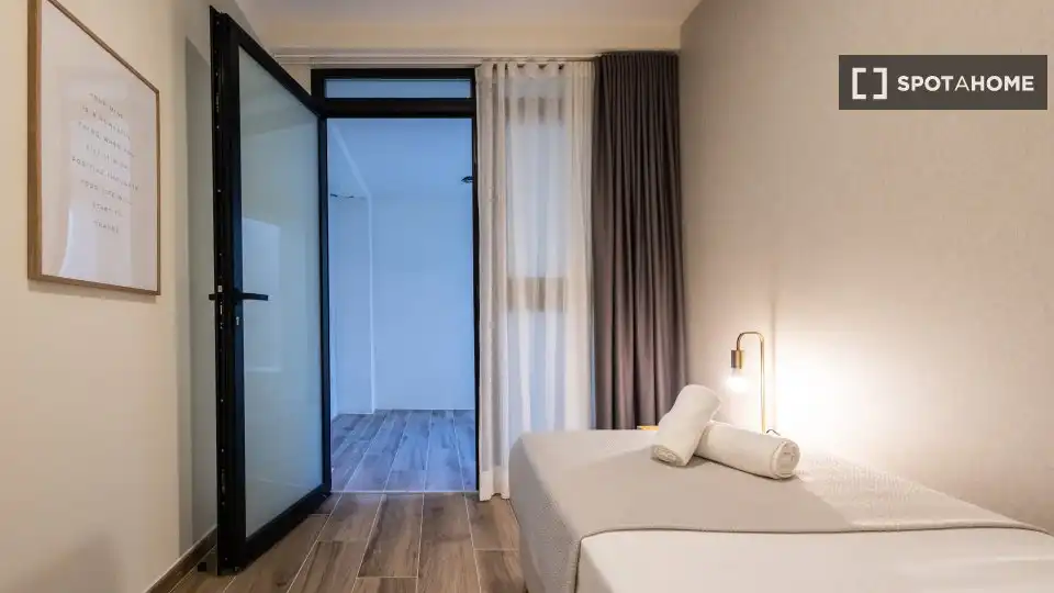 Habitació a Ciutat Fallera