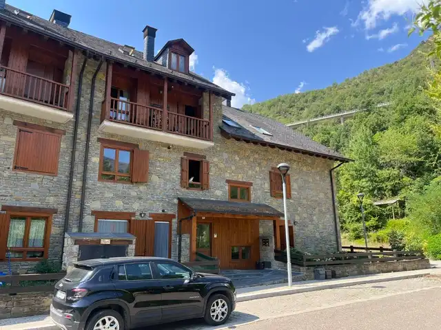 Vista exterior de Apartamento en venta en Esterri d'Àneu con Calefacción, Amueblado y Balcón