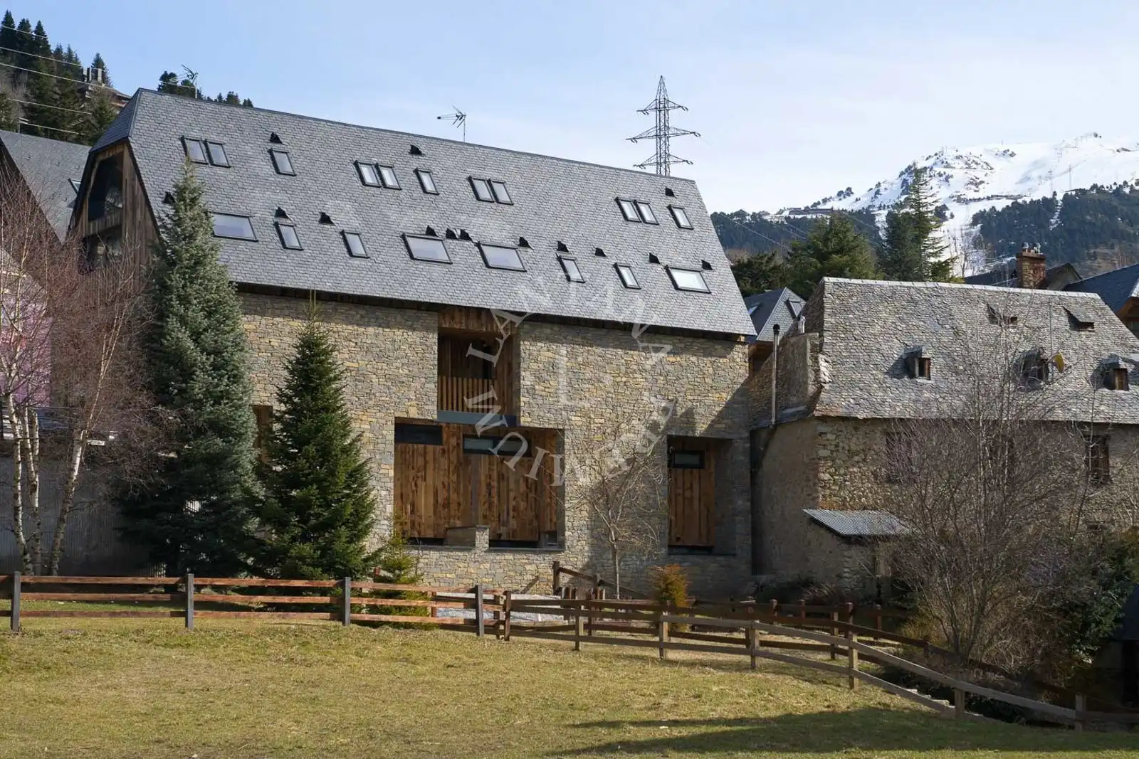 Exterior view of Houses for sale in Naut Aran  with Heating, Parquet flooring and Oven