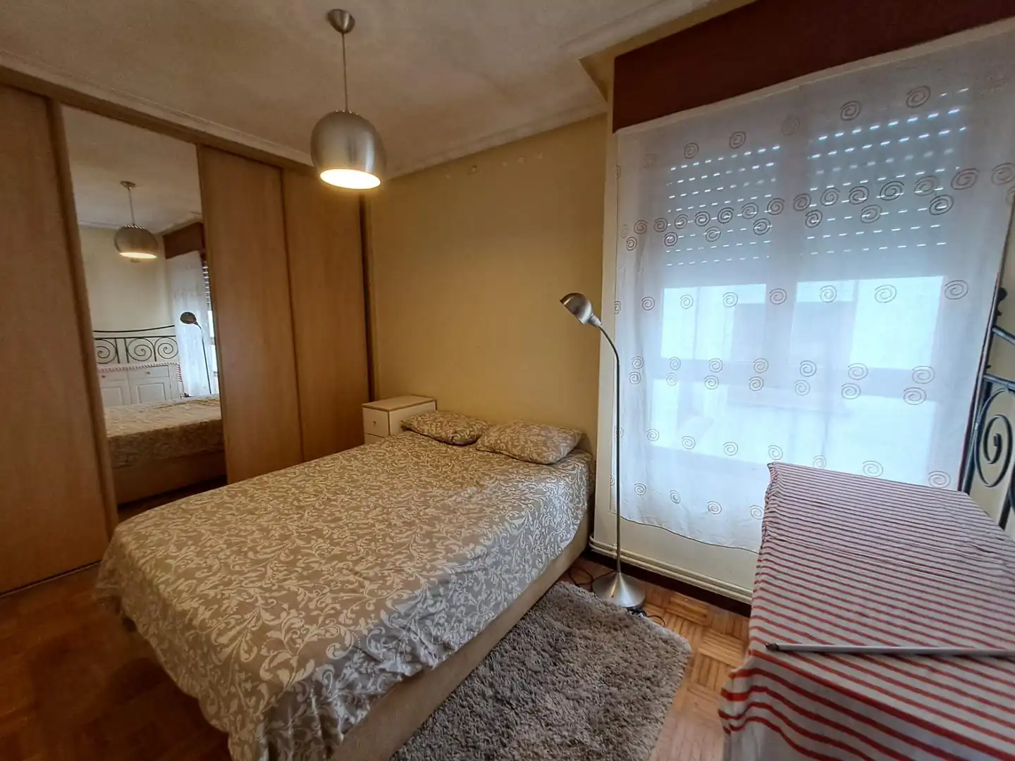 Dormitori de Apartament en venda en Oviedo  amb Calefacció
